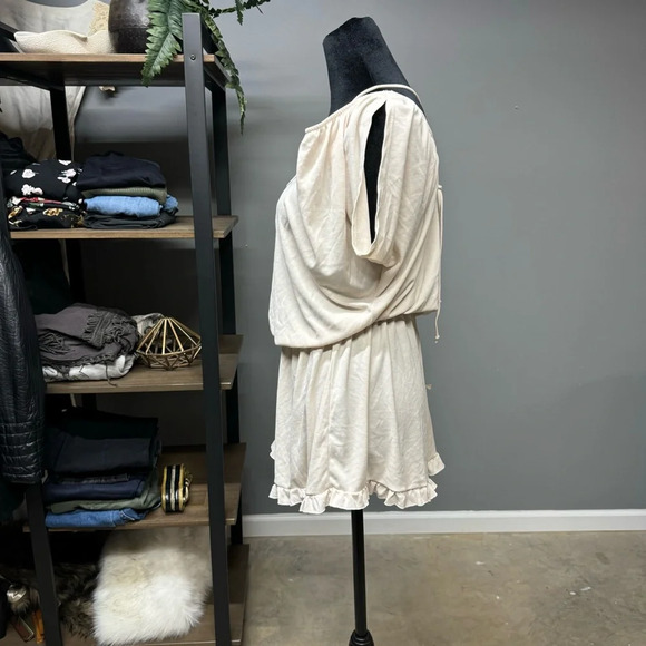 Lazy Sundays cream ruffle pajama romper womens medium soft neutral cut out back - Picture 2 of 8